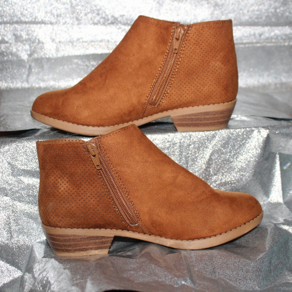 Cat and Jack ankle boots